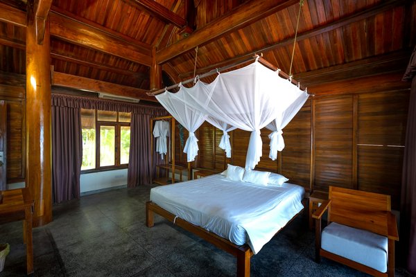 Quels chalets en Autriche offrent des cours de pâtisserie traditionnelle et des randonnées alpines?