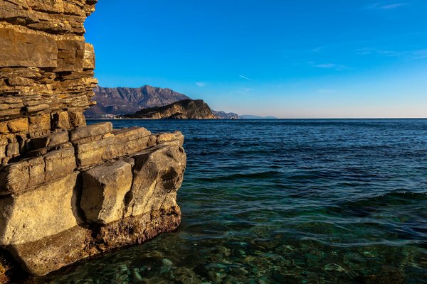 Comment organiser une expédition de plongée sous-marine dans les eaux de l'île de Pâques : équipements et sites ?